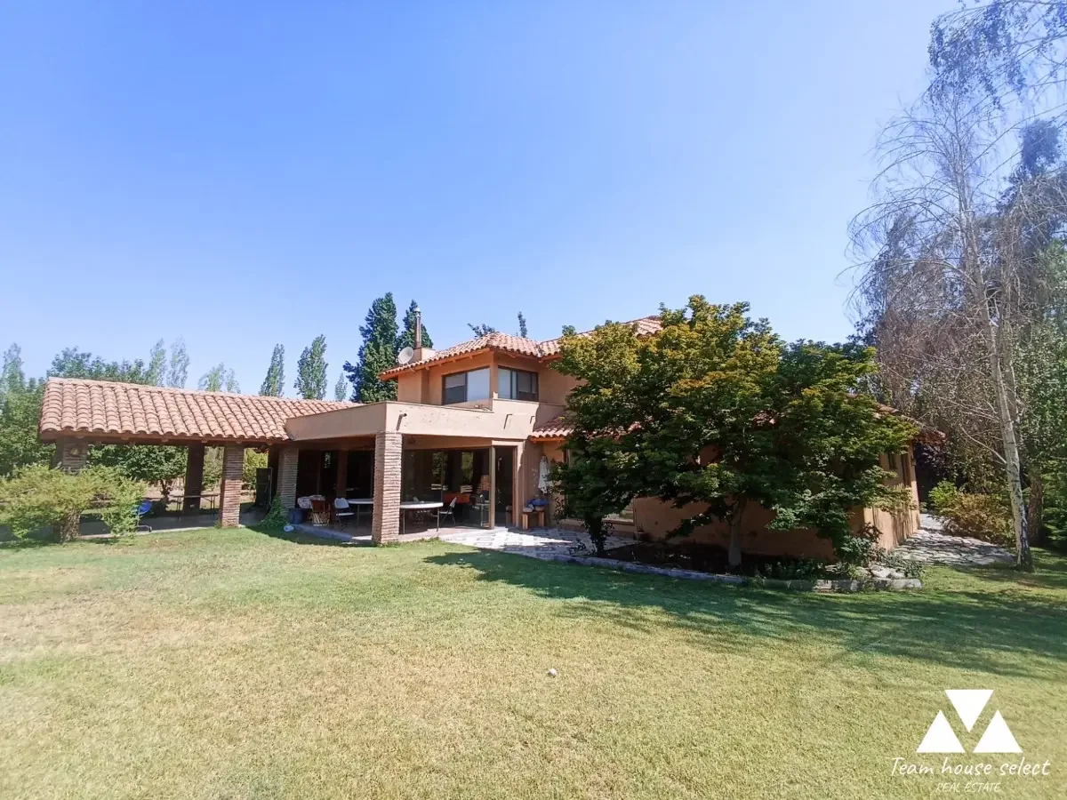 Excelente Casa En Parcela Con Maravilloso Jardin Formado - 1