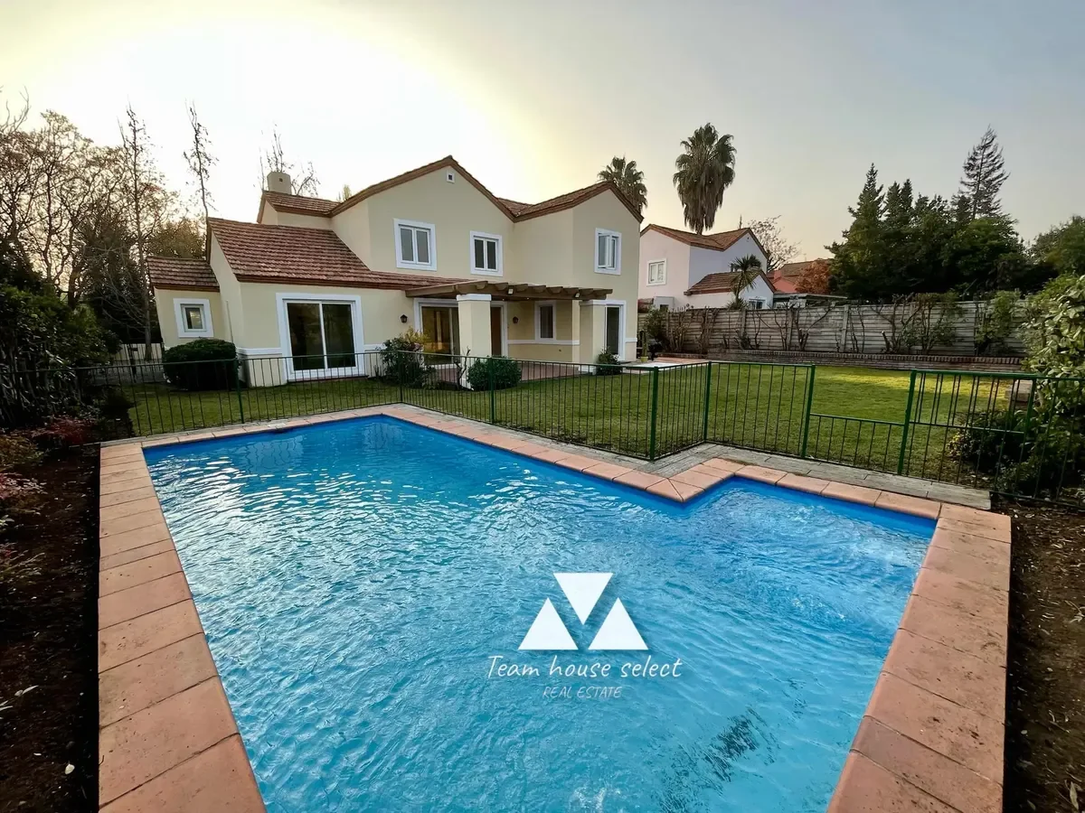 Excelente Casa Provenzal Cond. Las Bandadas, Chicureo 5d/5b - 1